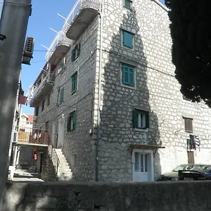 Pensión Periko, Split